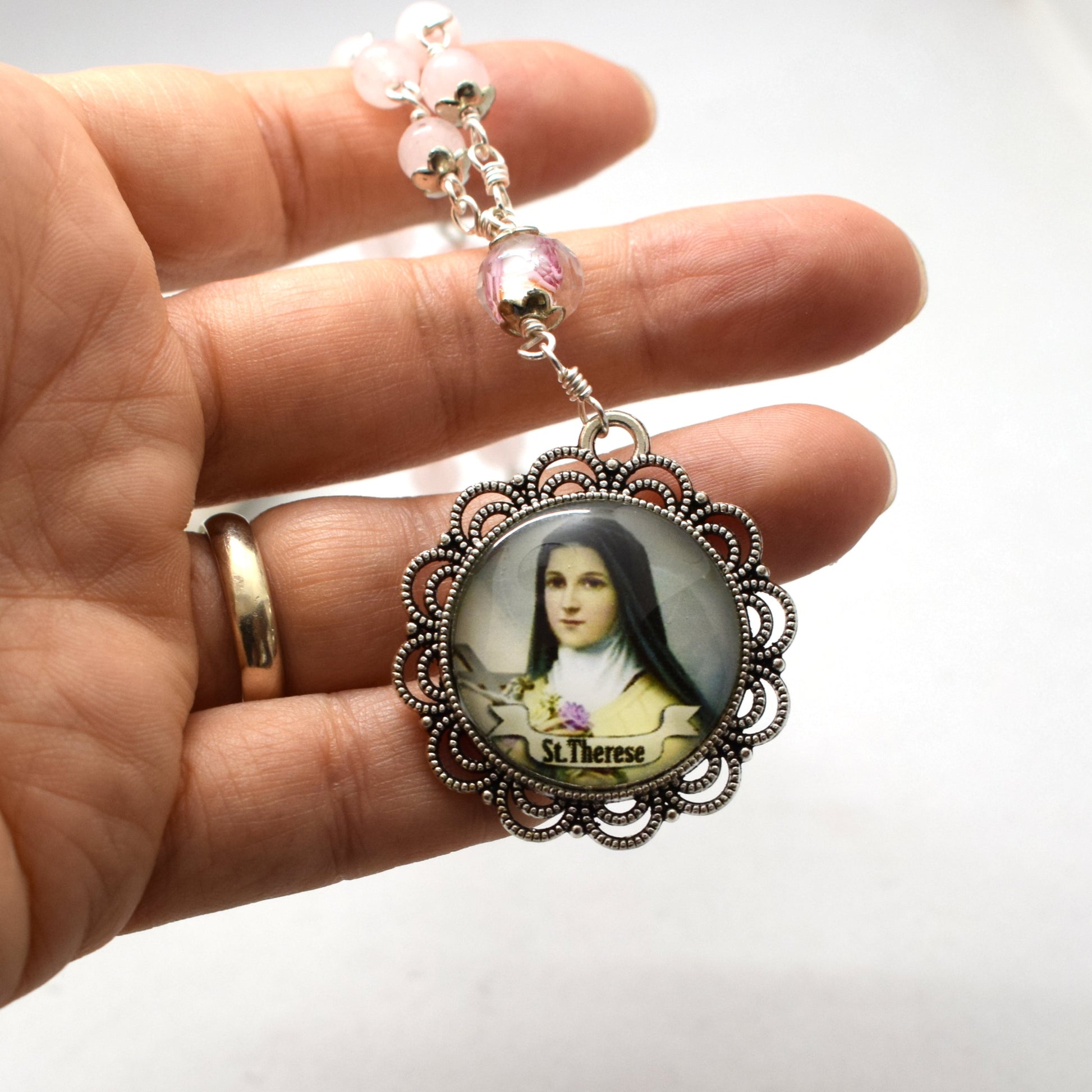 Saint Thérèse Chaplet – 24 Glories with Rose Quartz - Grani di Senape Studio
