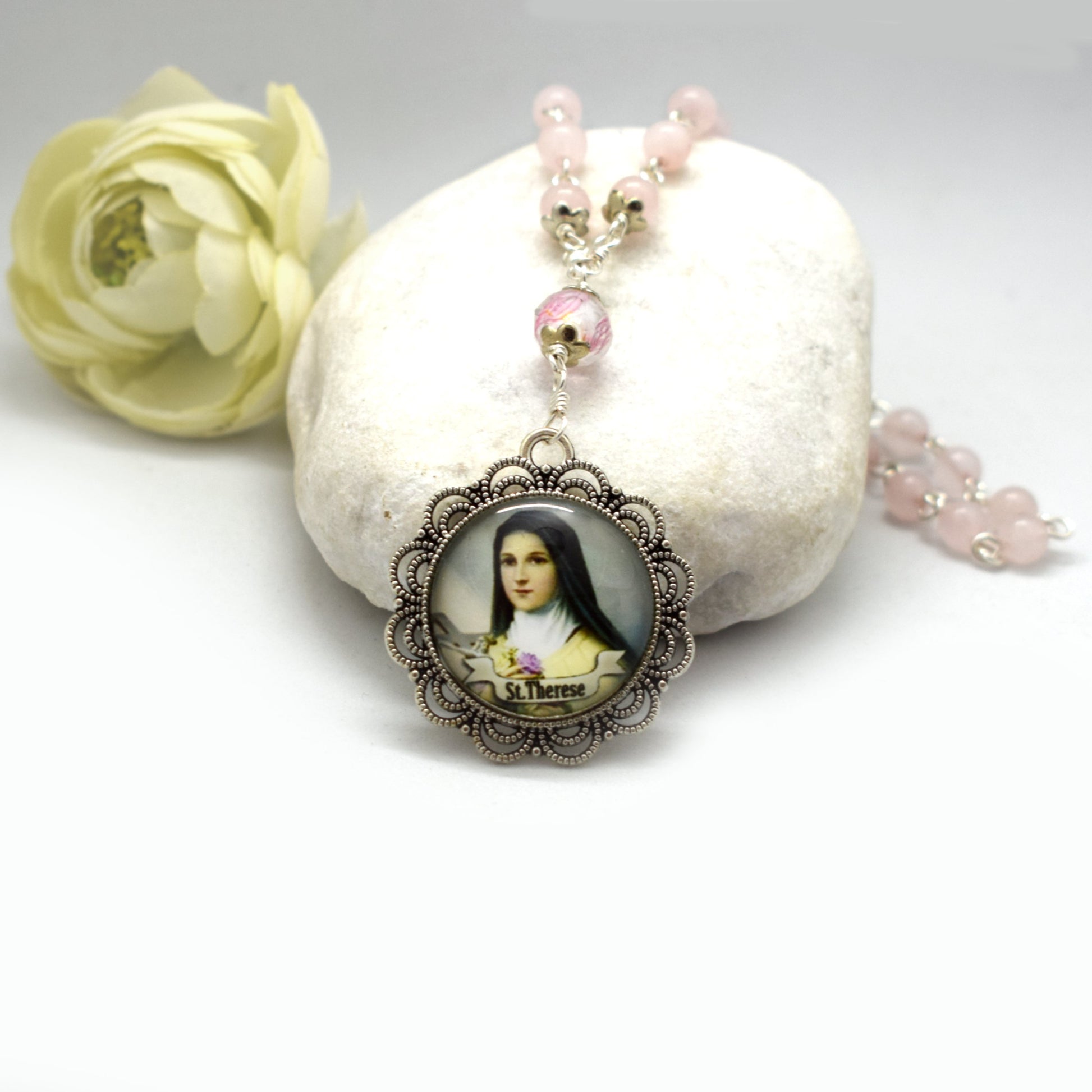 Saint Thérèse Chaplet – 24 Glories with Rose Quartz - Grani di Senape Studio